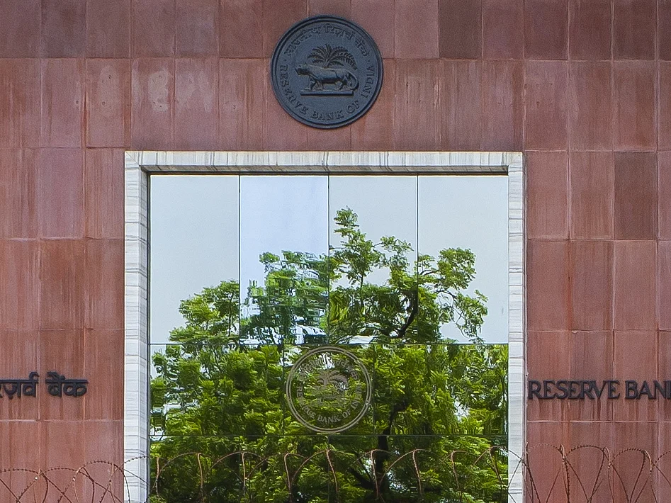 Amex can now add new customers in India, says RBI.