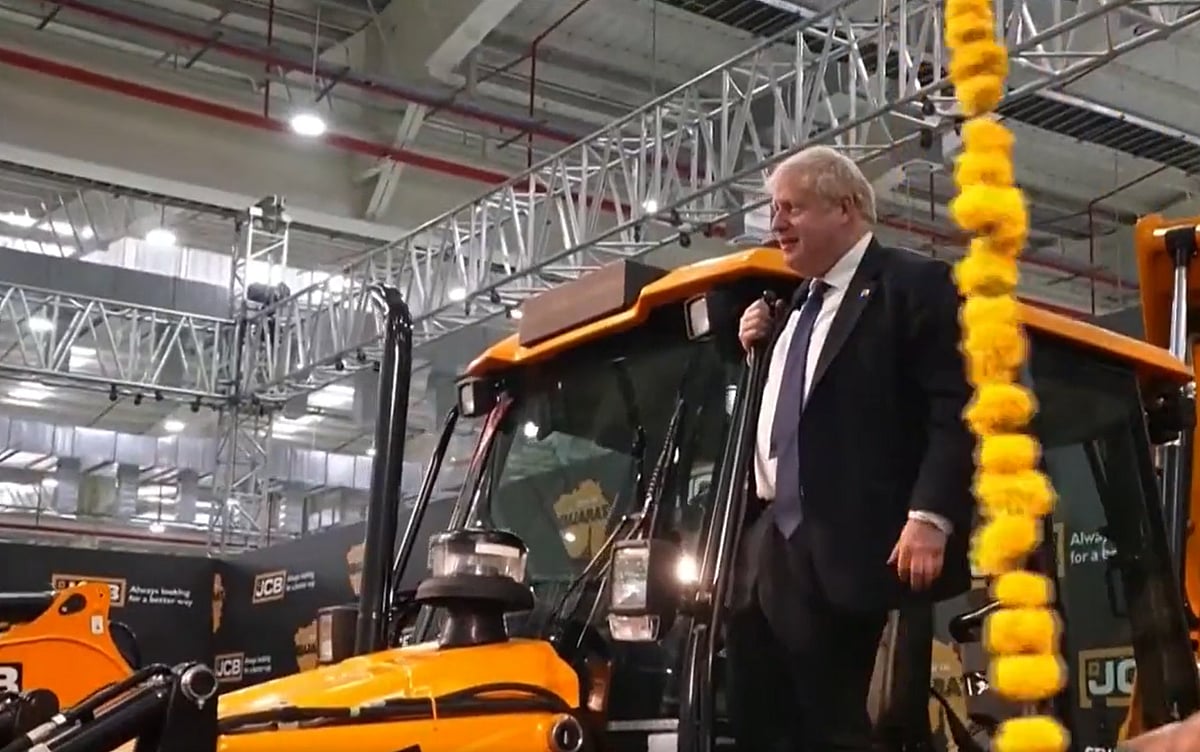Boris Johnson visits JCB bulldozer factory in Gujarat; to announce deals worth £1 billion