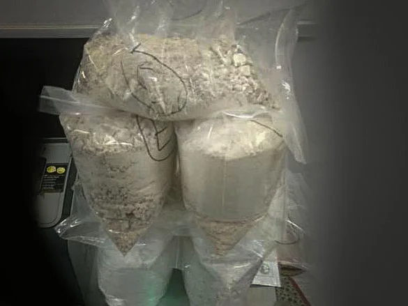 Two distinct modus operandi have been observed in these seizures. 