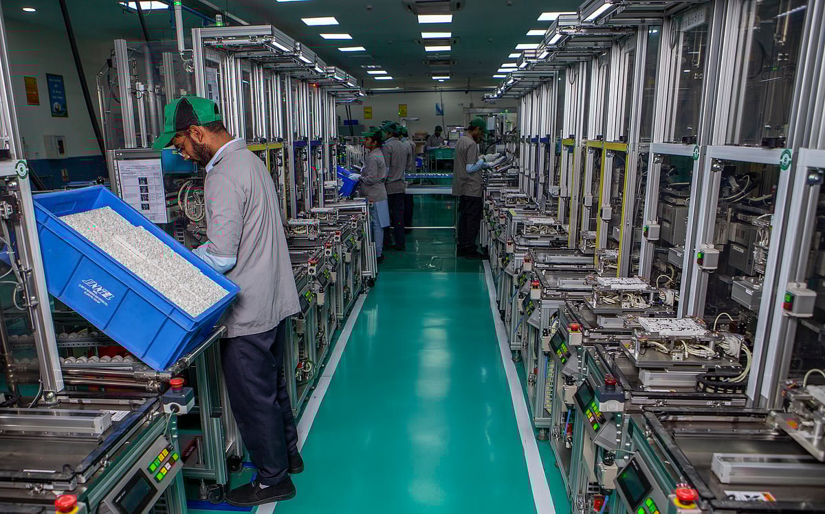 Manufacturing PMI: Factory output growth slowest in six months