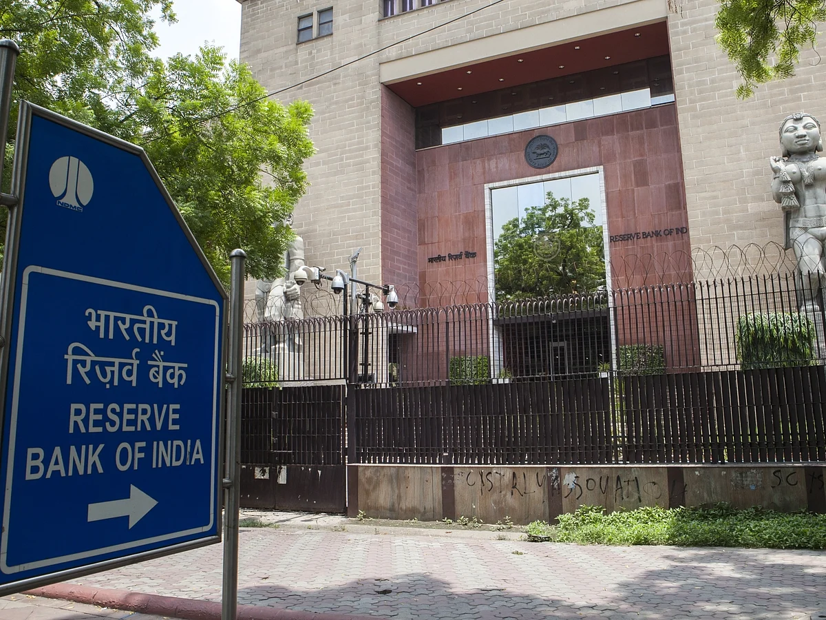 Fitch expects the RBI to use reserves to manage exchange-rate volatility.