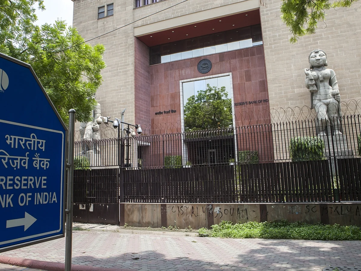 The share of gold in the total foreign exchange reserves increased from about 5.88% at the end of September 2021 to about 7.01% at the end of March 2022.