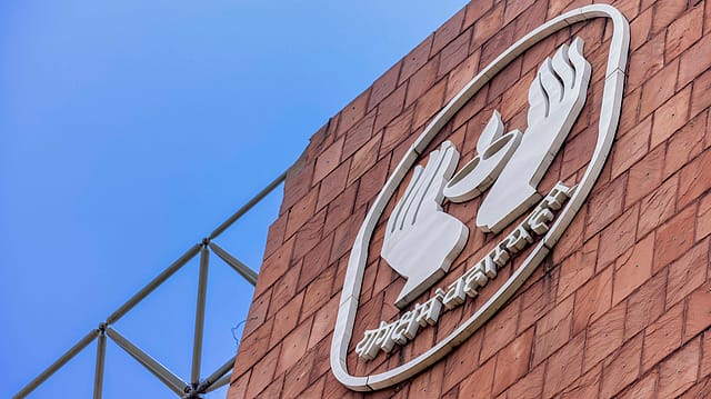 LIC flop show continues; shares hit fresh all-time low 