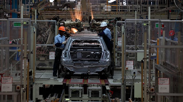 Tata Motors Q1 loss widens to ₹5,007 cr as China lockdowns hit JLR sales Tata Motors Q1 loss widens to ₹5,007 cr as China lockdowns hit JLR sales