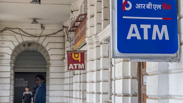 Cash withdrawals at ATMs rise 235% since demonetisation Cash withdrawals at ATMs rise 235% since demonetisation