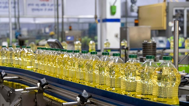 Relief to consumers as govt cuts basic import duty on edible oil by 5% Relief to consumers as govt cuts basic import duty on edible oil by 5%