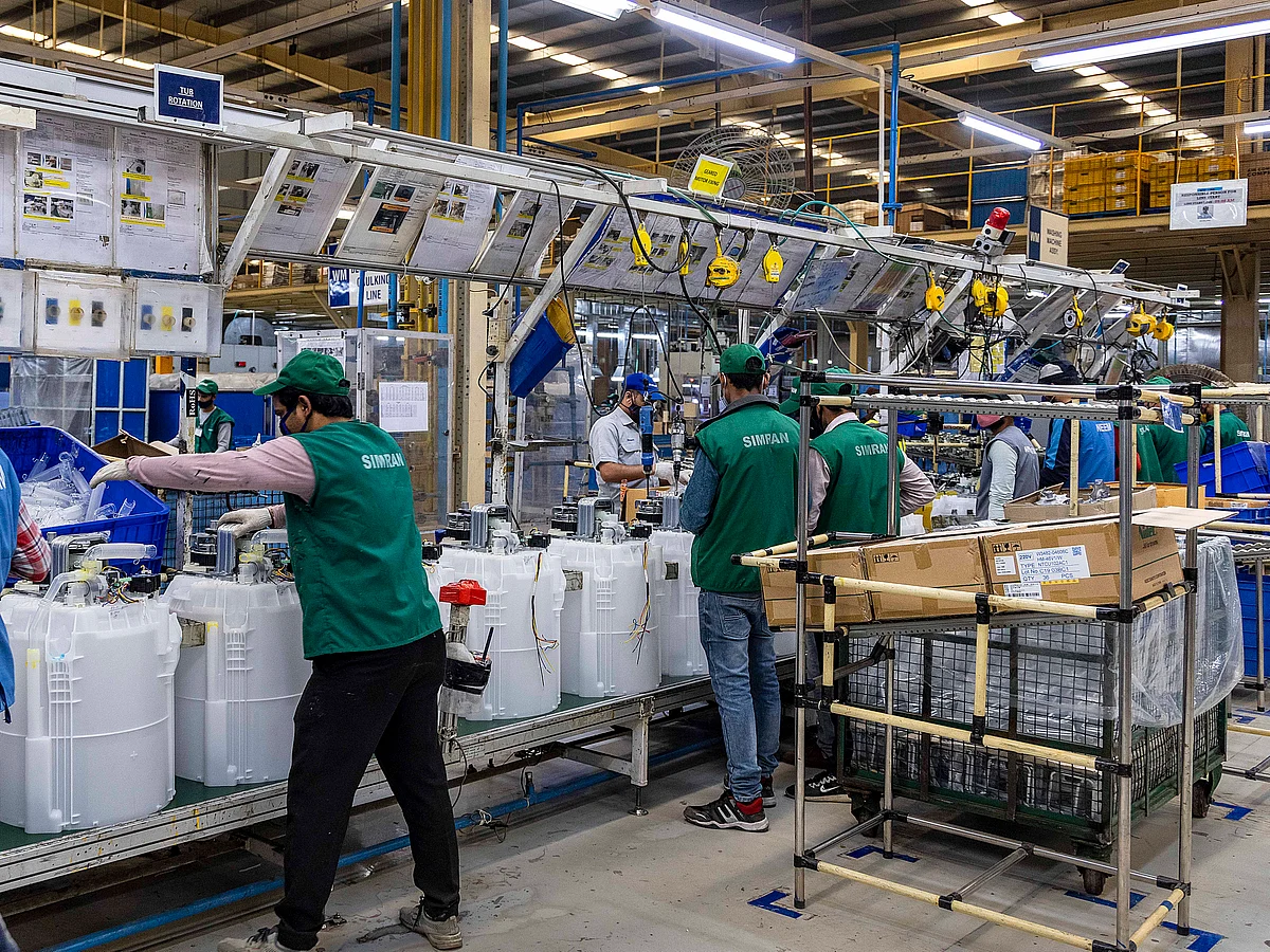 Male unemployment rate dropped to 5.7% in the September 2024 quarter, down from 6% in the same quarter last year