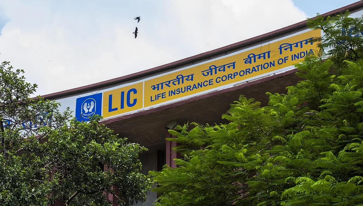 LIC shares hits a fresh all-time low of  ₹720.05 on Thursday 