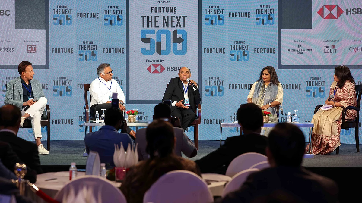 (From left) Dinesh Thakkar,
CMD, Angel One; VS Gannamani
CMD, Addeco India; Binu Rajendran, director, Walkaroo; Bhuvana Subramanyan, CMO, Randstad India; and Bhuvana Subramanyan, CMO, Randstad India.