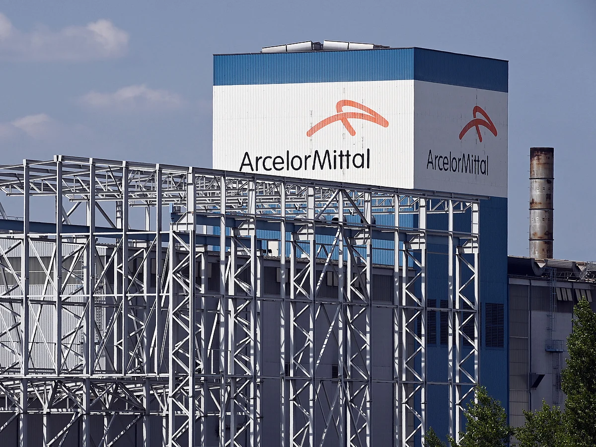 The steelmaker is now in talks to raise a $1 billion loan to fund its growth.