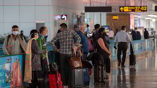 Passengers who refuse to wear masks in flights can be de-boarded: DGCA Passengers who refuse to wear masks in flights can be de-boarded: DGCA