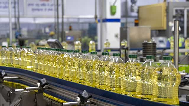 Govt asks FMCG companies to cut edible oil prices; here’s how stocks react
