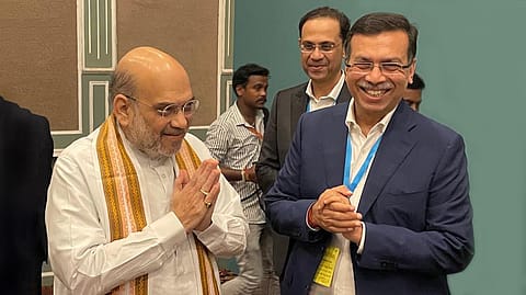 Dr. Sanjiv Goenka, chairman, RPSG group, welcomes Home Minister Mr. Amit Shah at the ‘Sankalp Se Siddhi’ conference in Bengaluru.