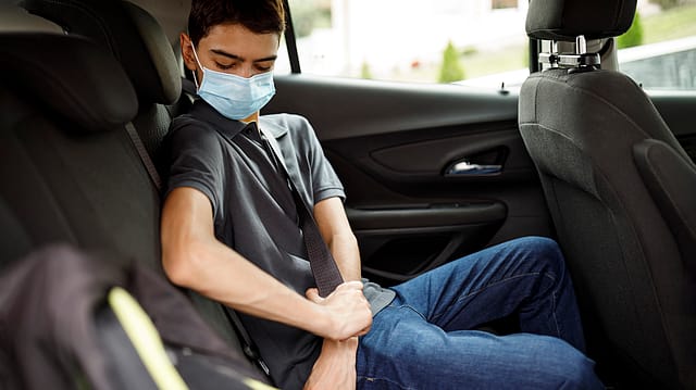 Wearing rear seat belt mandatory in Mumbai from Nov 1 Wearing rear seat belt mandatory in Mumbai from Nov 1