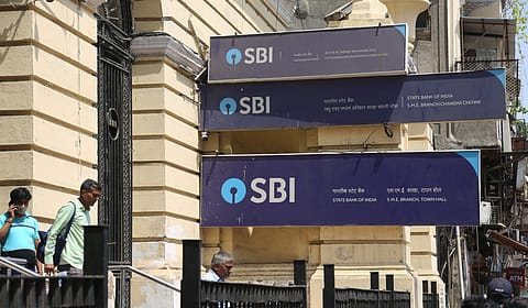 SBI share price fall 2.04% to hit an intraday low of ₹772 on the BSE