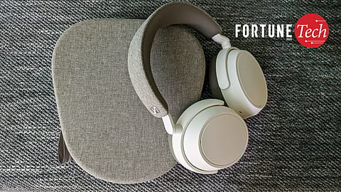 The Momentum 4 headphones luckily turn out to be comfortable enough to be worn for long hours.