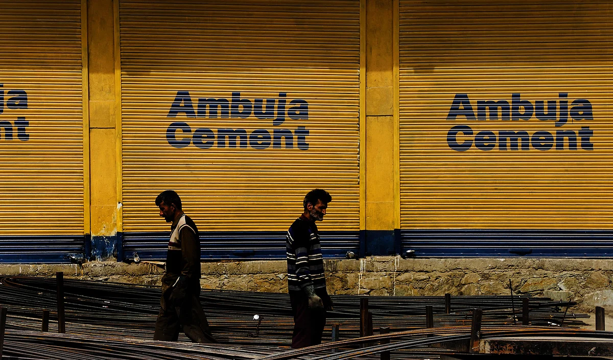 The Ambuja Cement stock opened a gap-down today but soon surged and touched an intraday high of ₹536 (2.6%). 