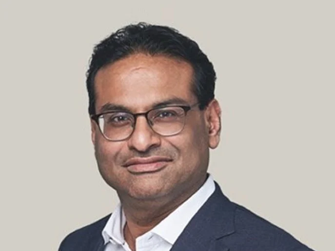 Laxman Narasimhan holds a degree in Mechanical Engineering from the College of Engineering, University of Pune.