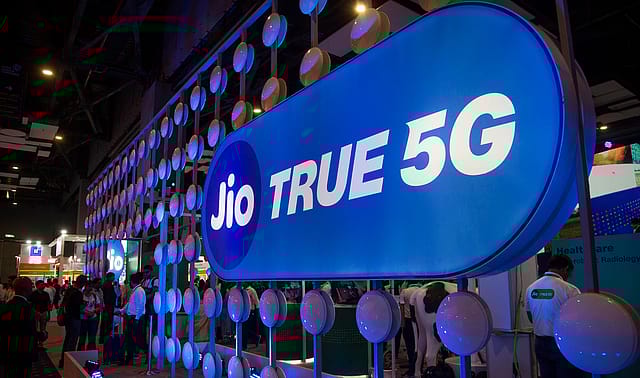 Jio adds 39 lakh wireless subscribers in July: TRAI