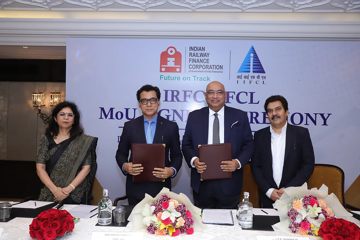 IRFC signed a MoU with IIFCL on Tuesday