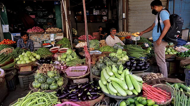 Retail inflation eases to 6.7% in Oct; stays above RBI's tolerance band Retail inflation eases to 6.7% in Oct; stays above RBI's tolerance band