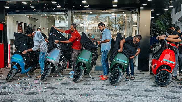 Ola Electric crosses 20,000 mark; Okinawa sells 17,531 units in Oct