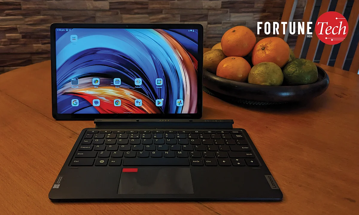 The P11 Pro comes in a very neat box with everything in place and nicely packaged, especially if you opt for the keyboard component — highly recommended, because it increases functionality. 