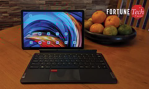 The P11 Pro comes in a very neat box with everything in place and nicely packaged, especially if you opt for the keyboard component — highly recommended, because it increases functionality. 