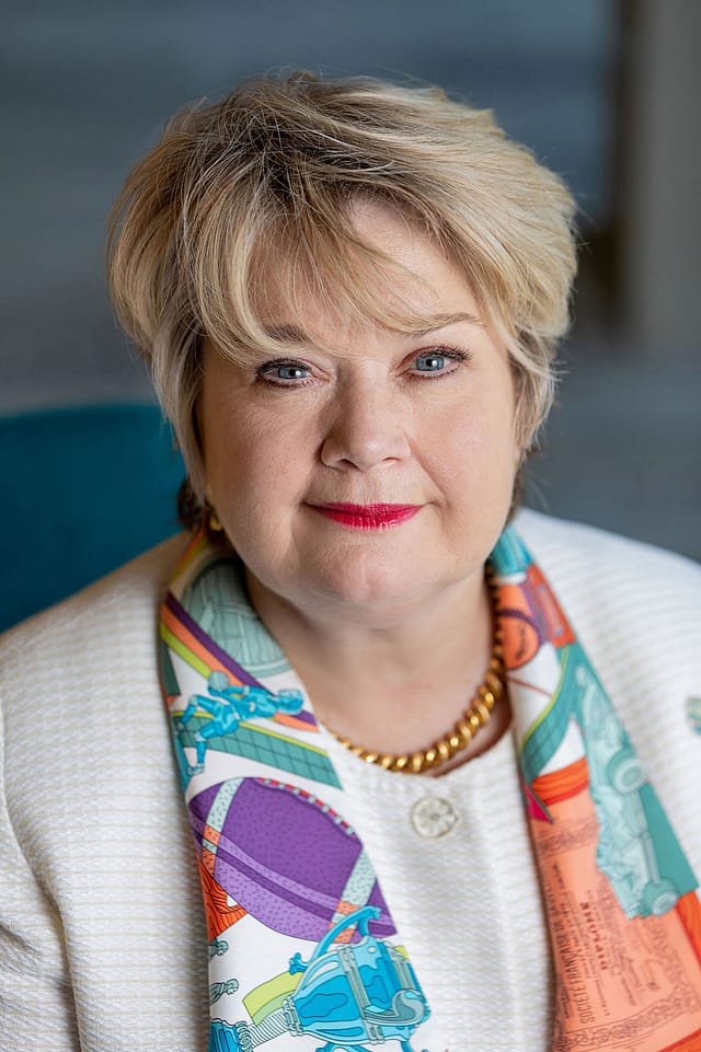 From Employment to Ownership – What Female Entrepreneurship Entails
