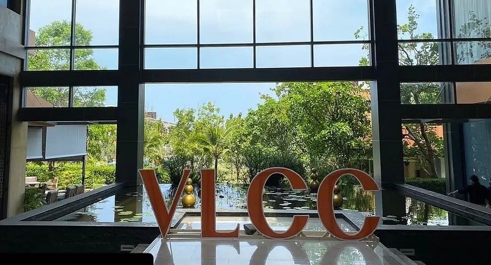 Carlyle buys majority stake in VLCC