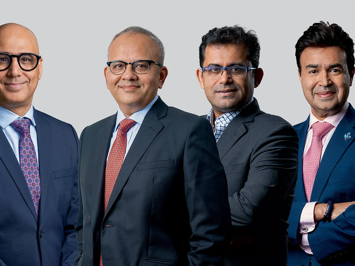 From Left: Rajesh Saluja, CEO & MD, ASK Wealth Advisors; Dhiraj Relli, MD & CEO, HDFC Securities;
Ashish Gumashta, executive chairman, Julius Baer India; Ashish Shanker, MD & CEO, Motilal Oswal Private Wealth; and Vijay Chandok, MD & CEO, ICICI Securities