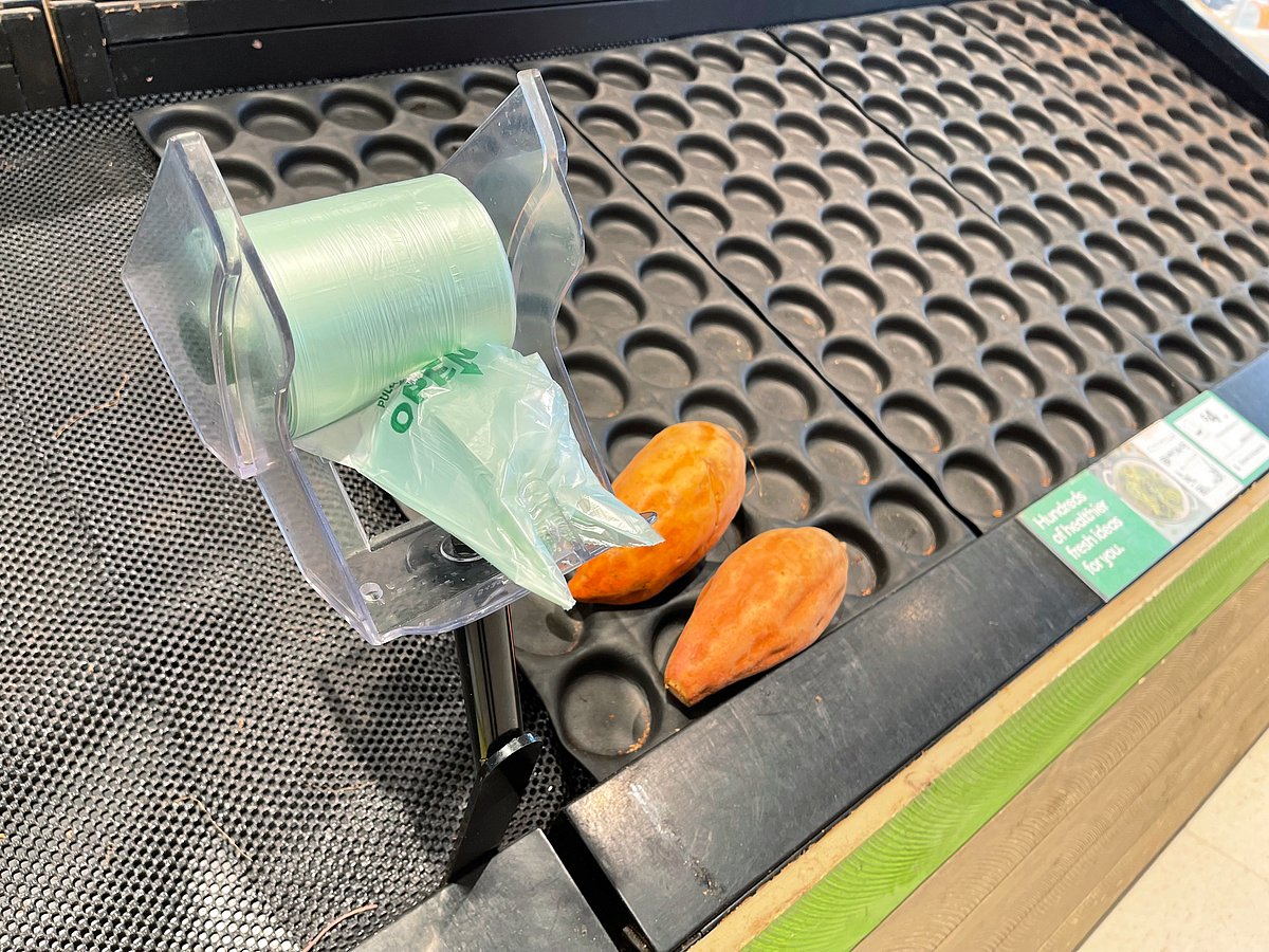 U.K. grocery stores ration fruit, vegetables as shelves go empty