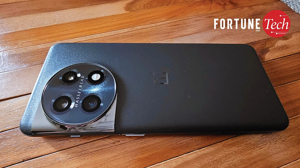 The OnePlus 11 5G makes for a very solid alternative to the top flagships if one doesn’t necessarily want to spend twice the amount.