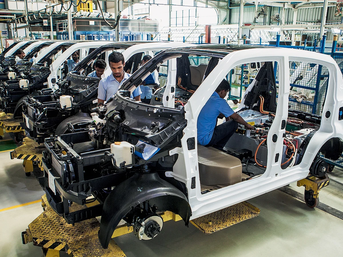 Elevated inventory levels of 50-55 days pose a significant concern, says FADA.