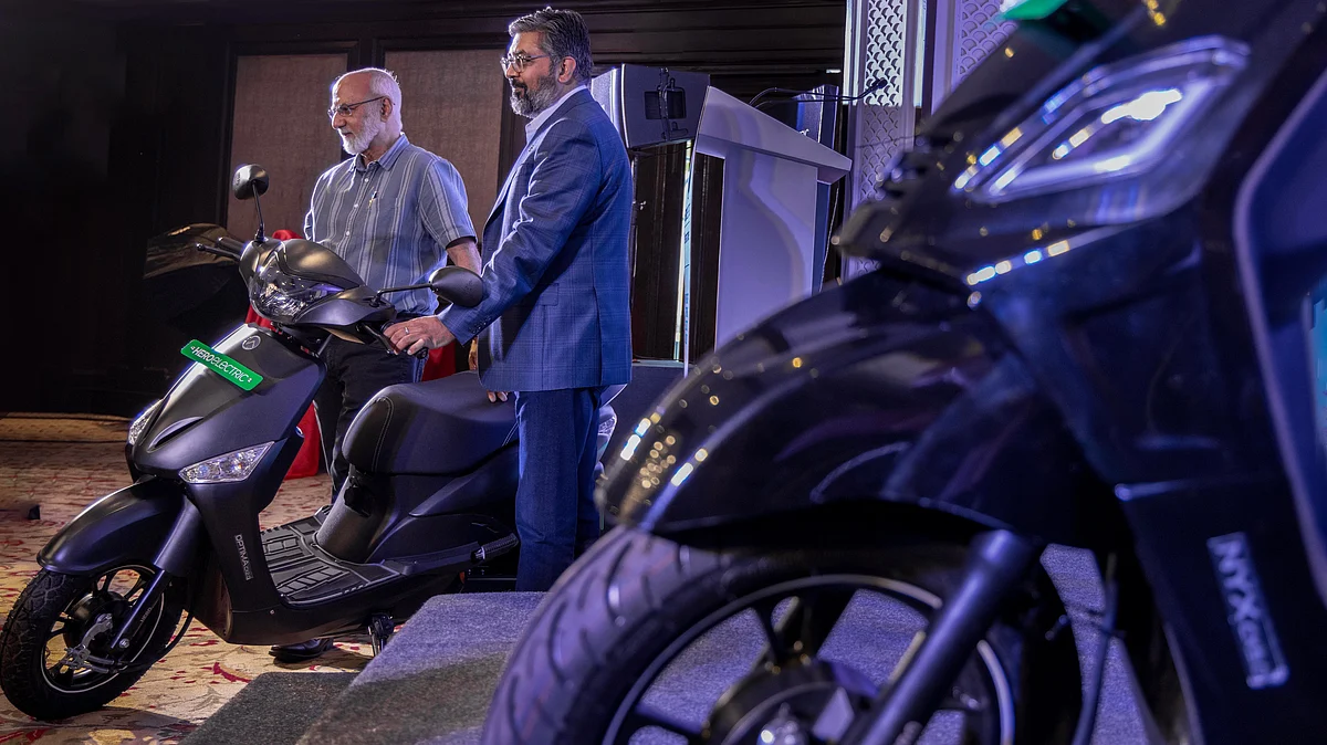 Naveen Munjal and Sohinder Singh Gill launching new range of Hero electric scooters in New Delhi 