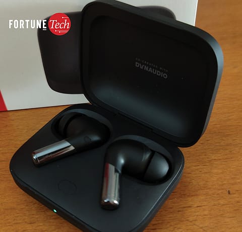 The Buds Pro 2 are very comfortable. There’s no stretching of the inner ear, no warming up, and no danger of the buds falling out.