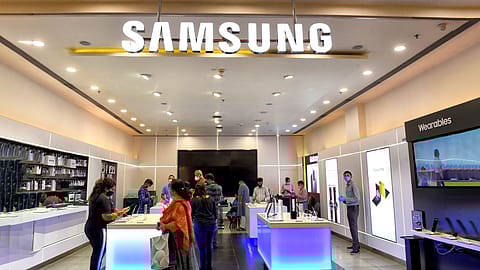 The premium smartphone segment is poised for growth, says Canalys.