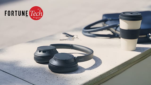 Sony WH-CH720n sit lightly and sound great