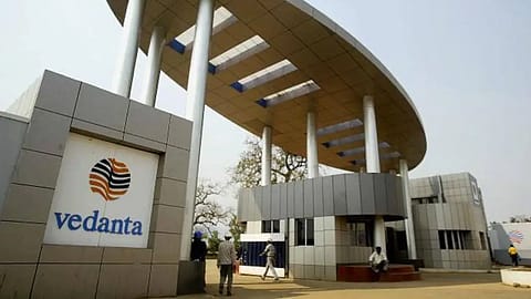 The de-merger is planned to be a simple vertical split, for every 1 share of Vedanta, the shareholders will additionally receive 1 share of each of the 5 newly listed companies.