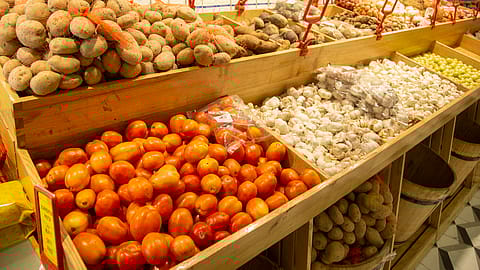 Retail prices of tomatoes in several parts of the country are still hovering around ₹200 per kg.