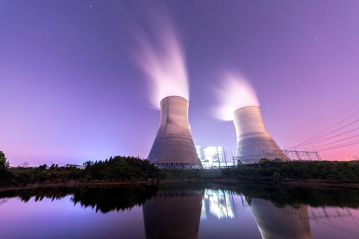 The CEA guidelines suggest that fly ash can be disposed of through a high-concentration slurry disposal (HCSD) system.