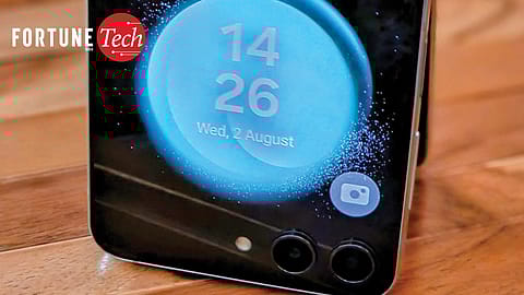 Samsung Galaxy Z Flip 5 mobile costs ₹99,999 or ₹109,999, depending on the storage variant