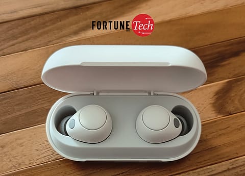 The WF-C700N come in a neat little package complete with little cable and sets of ear-tips, as usual.