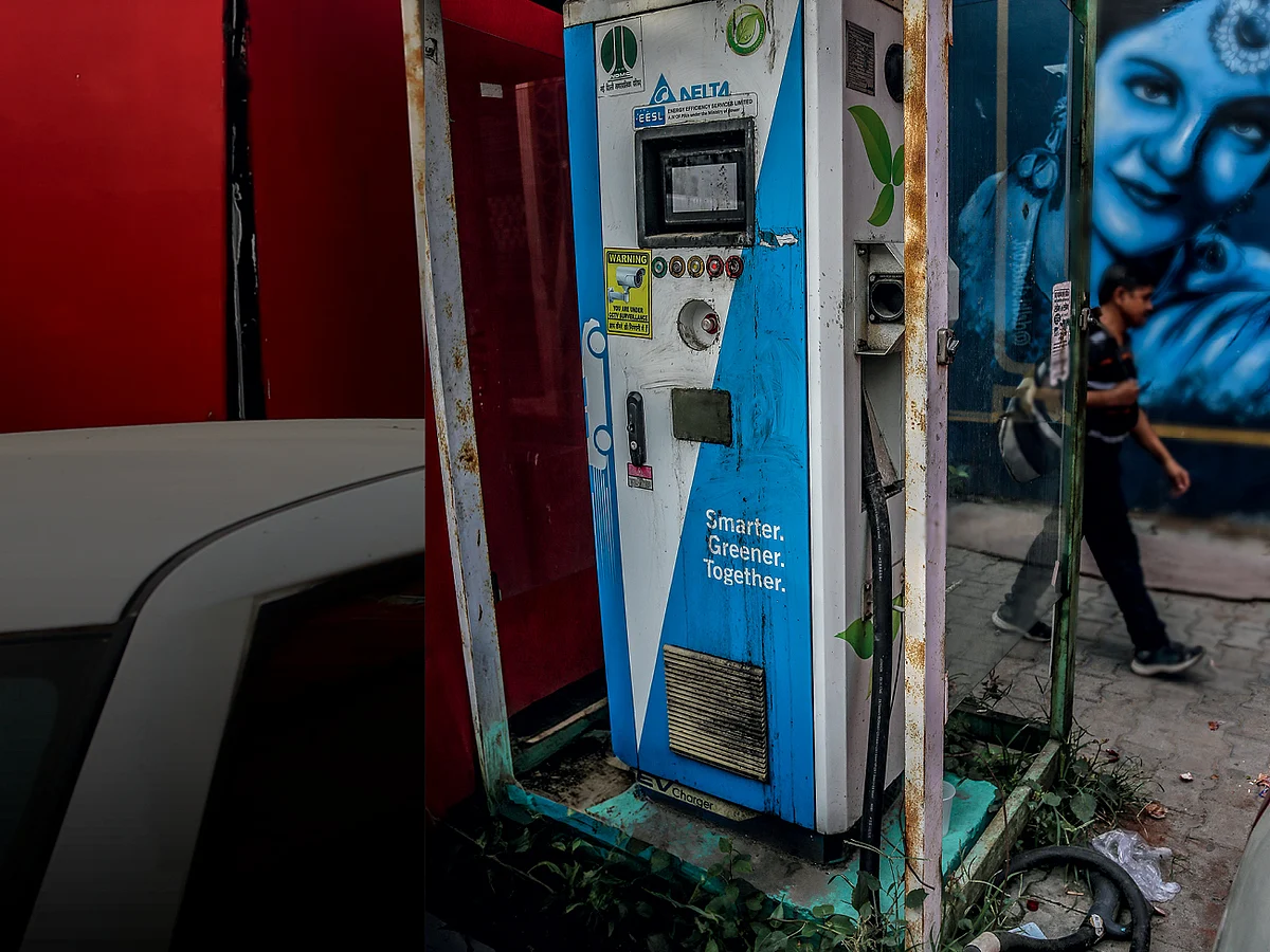 A broken EV charger in Delhi's Rajiv Chowk.