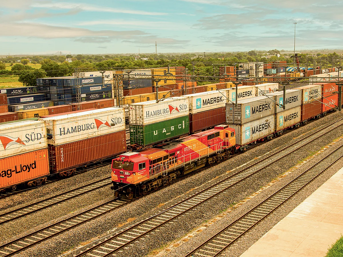The operational sections of the western DFC are used mainly for export-import container traffic. 