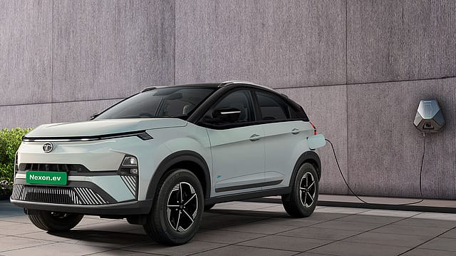 Tata Motors slashes Nexon.ev, Tiago.ev prices by up to ₹1.2 lakh
 Tata Motors slashes Nexon.ev, Tiago.ev prices by up to ₹1.2 lakh