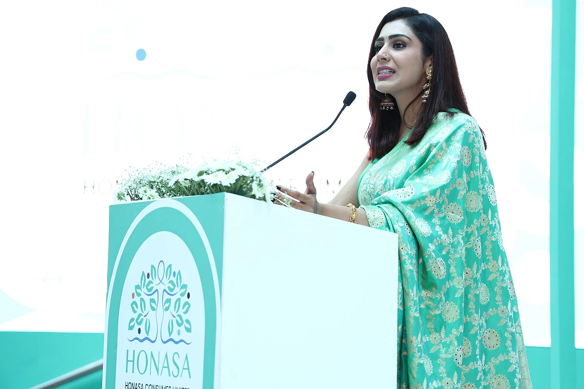Ghazal Alagh speaking at the listing ceremony of Honasa Consumer on the NSE