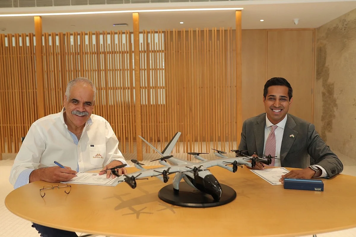 InterGlobe MD Rahul Bhatia and Archer Aviation Chief Commercial Officer Nikhil Goel (right) at the signing ceremony in New Delhi.