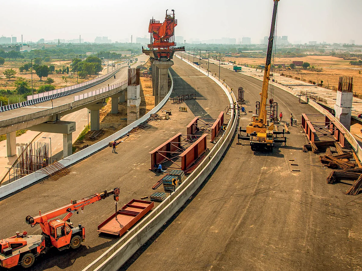 Road sector projects worth ₹23 lakh crore, spanning 32,920 kms are currently under construction