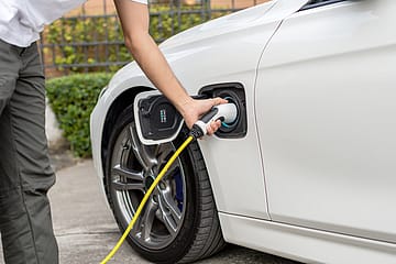 Gujarat Fluorochem's EV arm raises ₹1,000 cr to expand battery biz